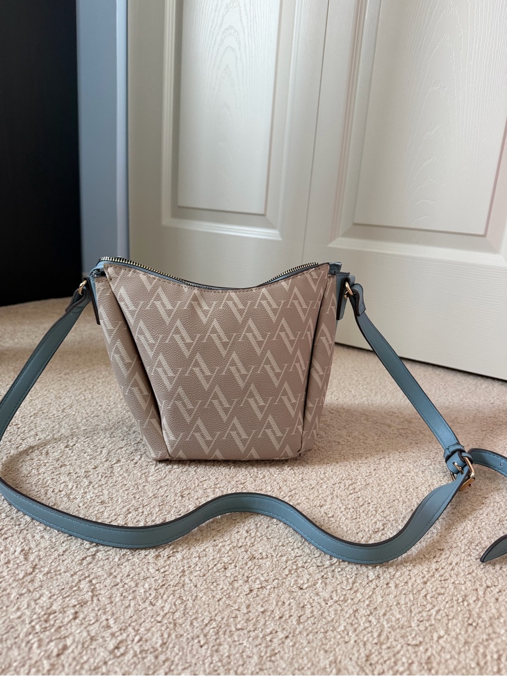 Adrienne Vittadini Crossbody Purse - Picture 2 of 5